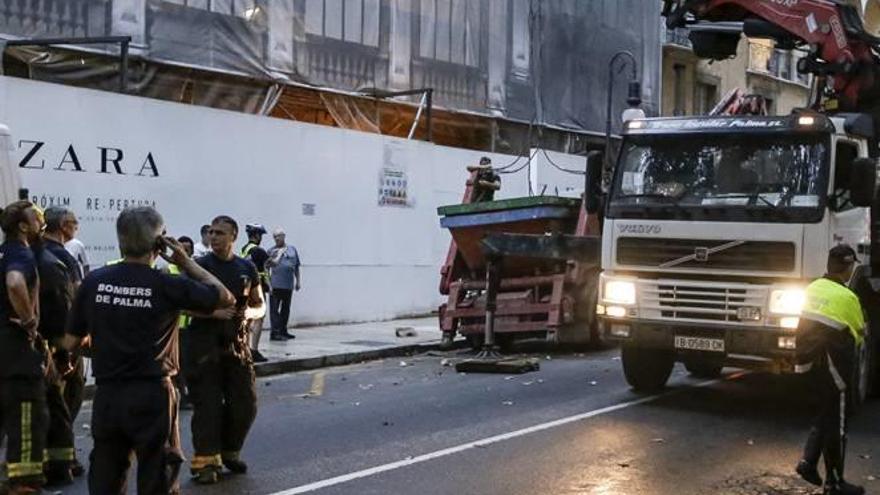 Un camión, atrapado en el Born