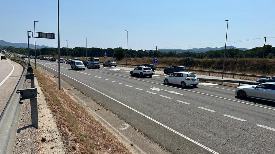 Retencions a les comarques gironines en l'operació sortida des de Barcelona pel pont de l'1 de maig