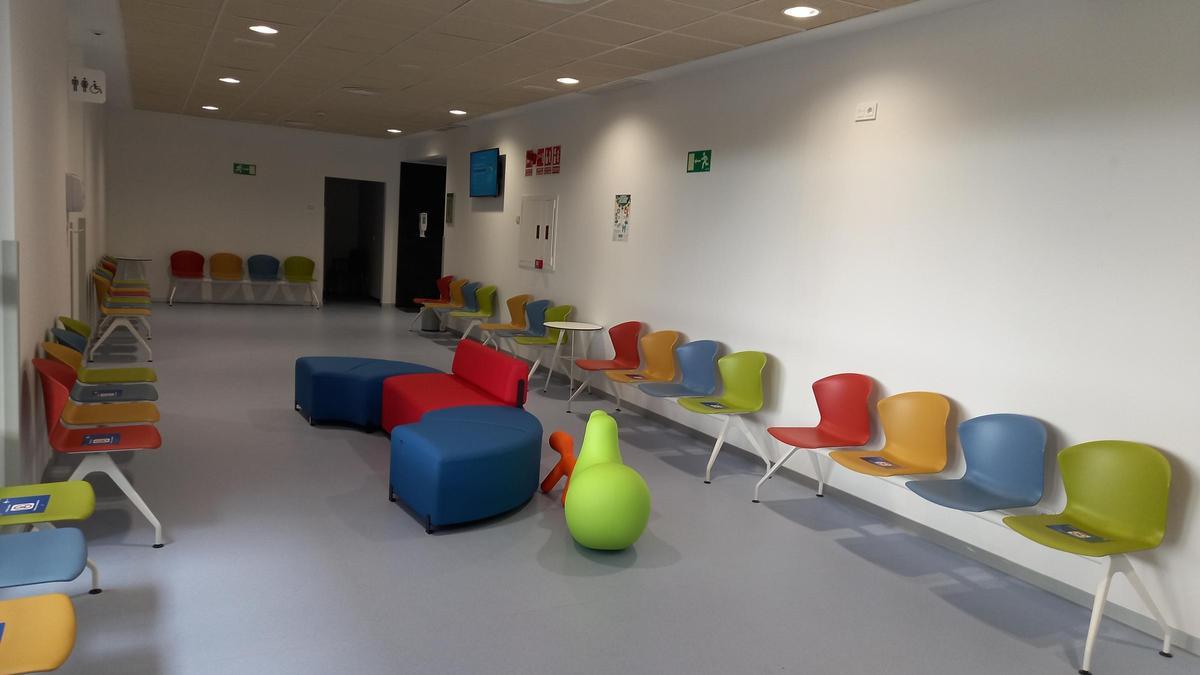 Sala de espera de Urgencias Pediátricas en el nuevo hospital de Salamanca.