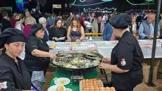 La Gran Huevada de Villafranca despierta cada año más interés y congrega a miles de vecinos y visitantes