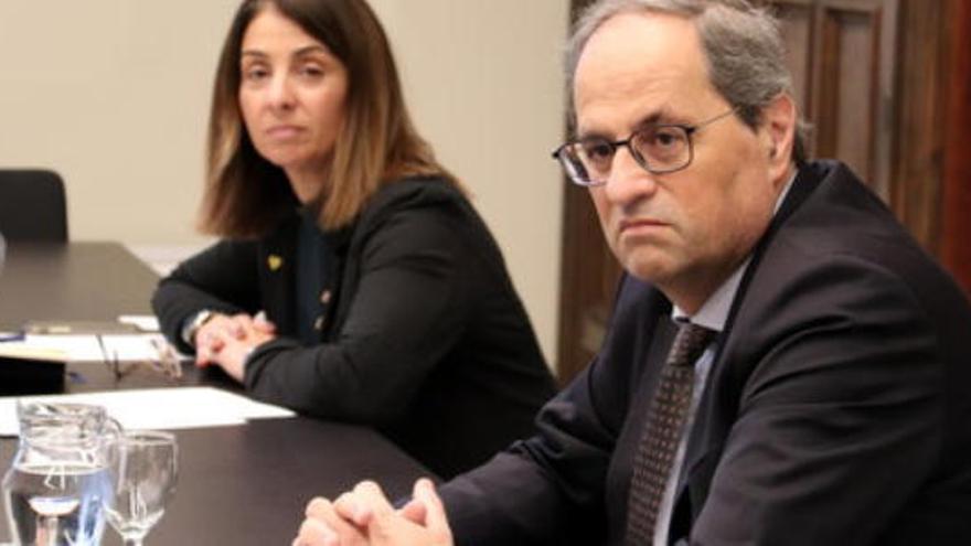 El president de la Generalitat, Quim Torra, amb la consellera de la Presidència, Meritxell Budó, durant una reunió