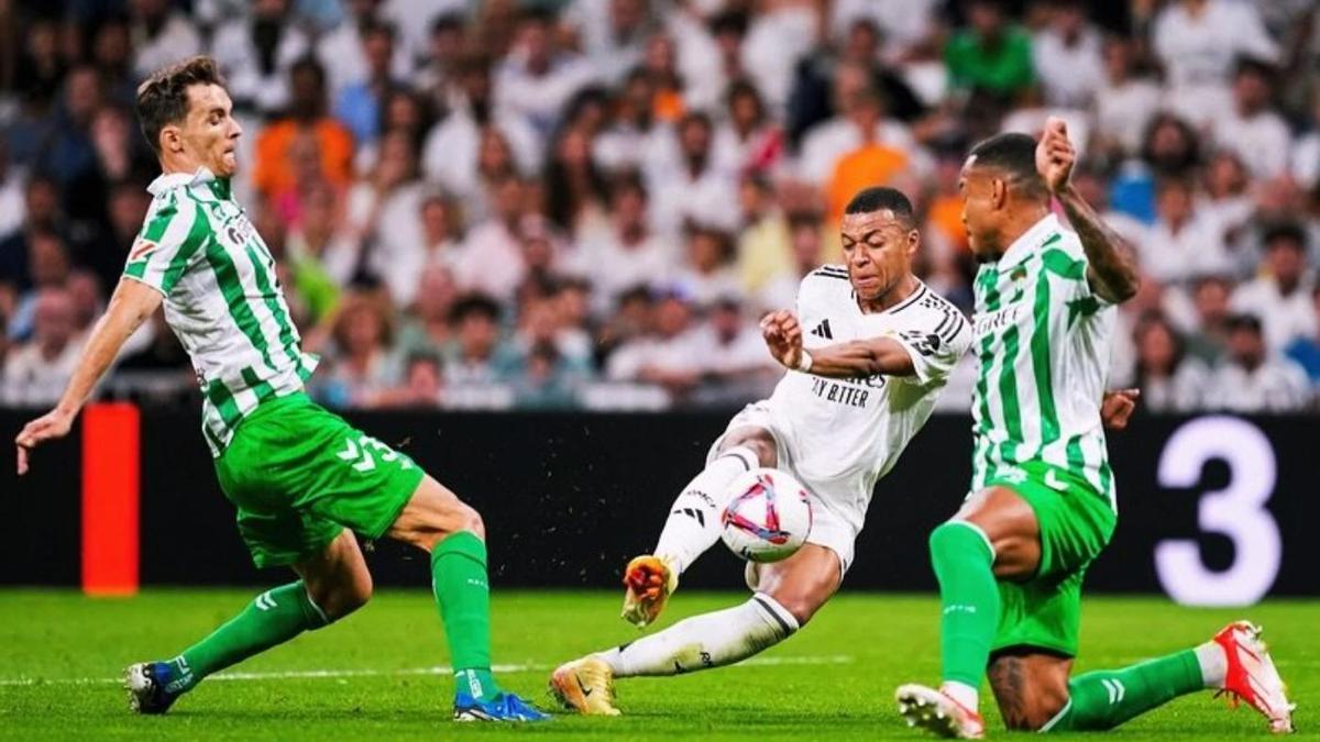 Diego Llorente en el Real Madrid-Real Betis de la pasada temporada en el Santiago Bernabéu