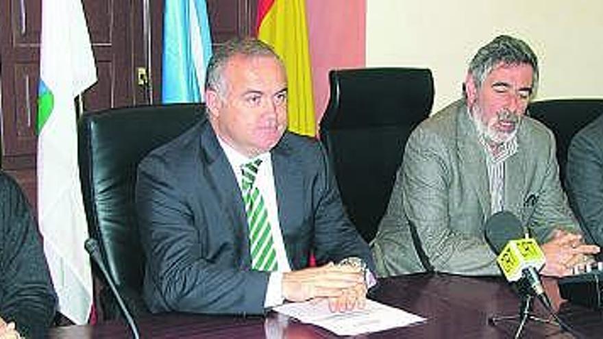 Por la izquierda, Juan Manuel Fernández, Pedro Rodríguez, Juan Antolín y Julio González Zapico. / tania cascudo