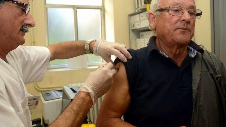 Vacunación de la gripe en Pontevedra. // Rafa Vázquez