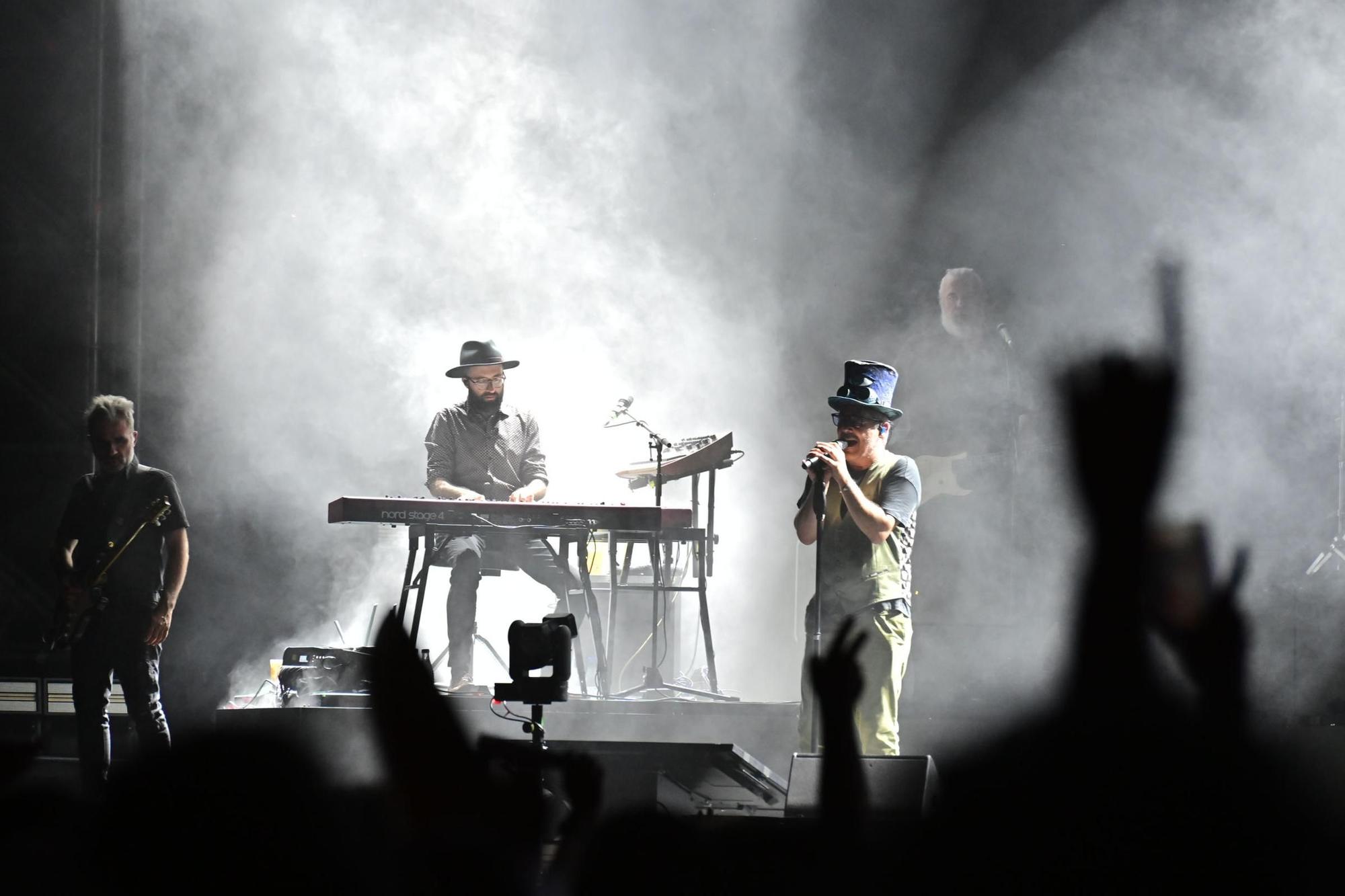 Fotogalería | Love of Lesbian e Iván Ferrerio en Icónica Santalucía Sevilla Fest