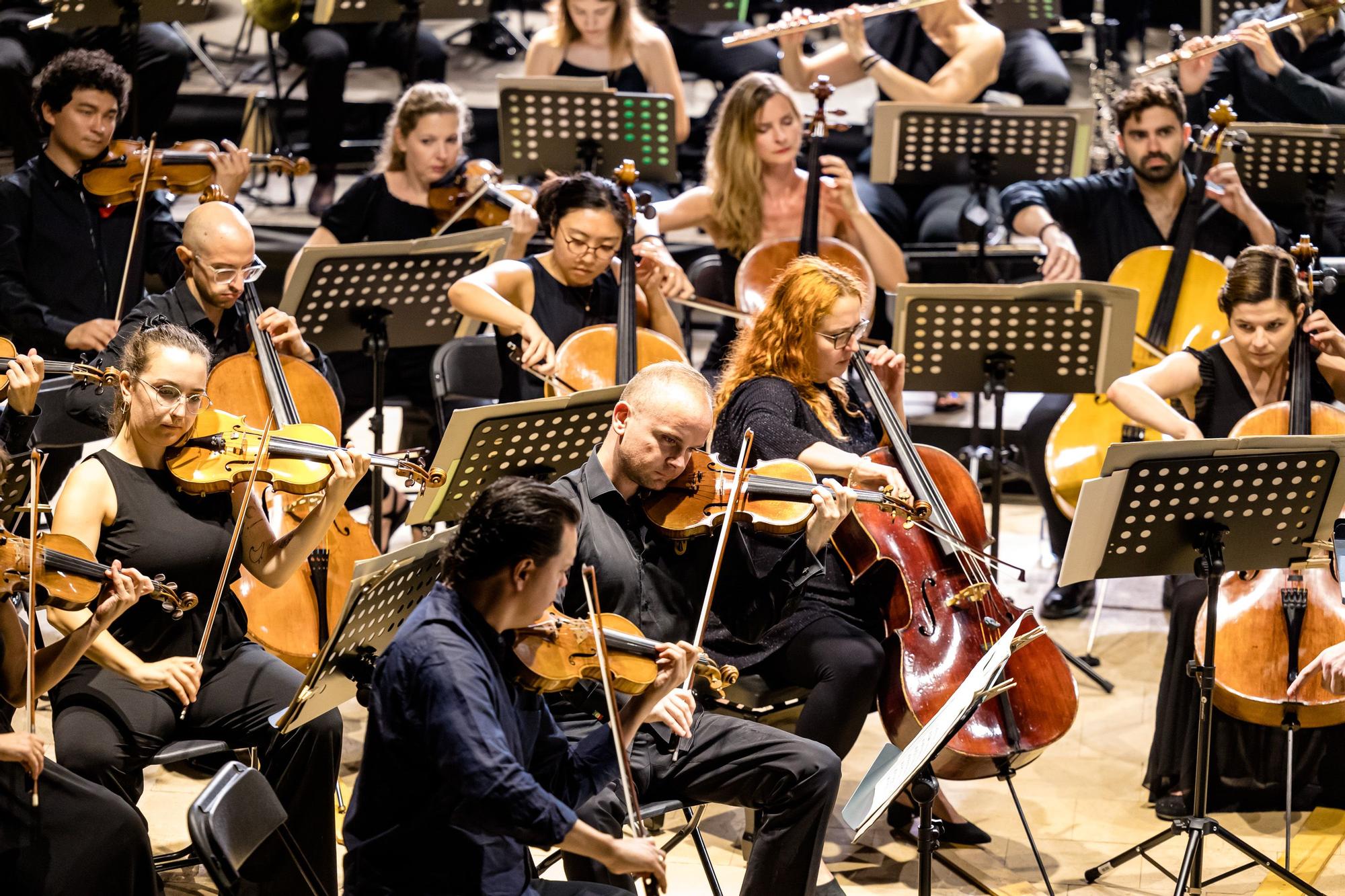 Concierto extraordinario ADDA SIMFÒNICA en Finestrat a cargo del director alterno Josep Vicent en el Auditori del Castell