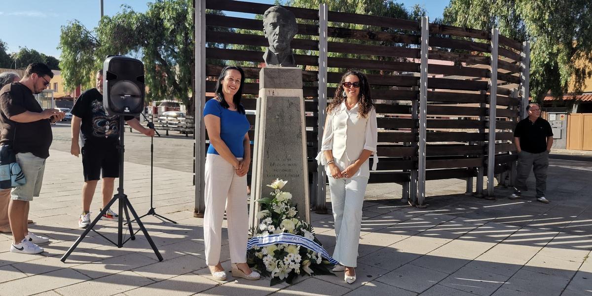La comunidad uruguaya rinde homenaje a su héroe nacional en el Cruce de Arinaga.