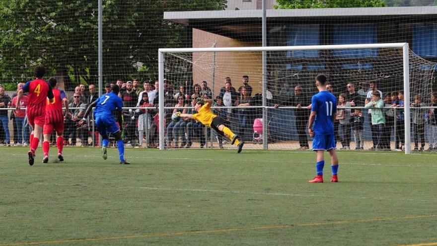 Una jugada del partit Bescanó-L&#039;Escala