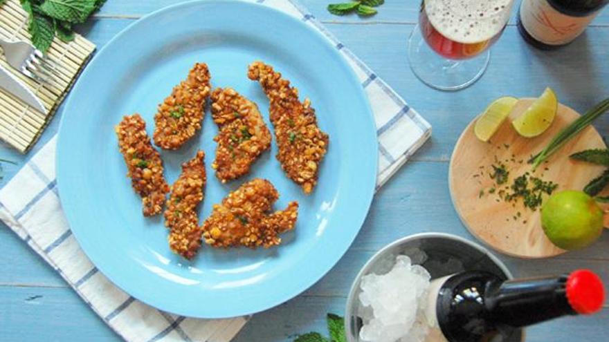 Snacks de pollo a la cerveza con kikos.