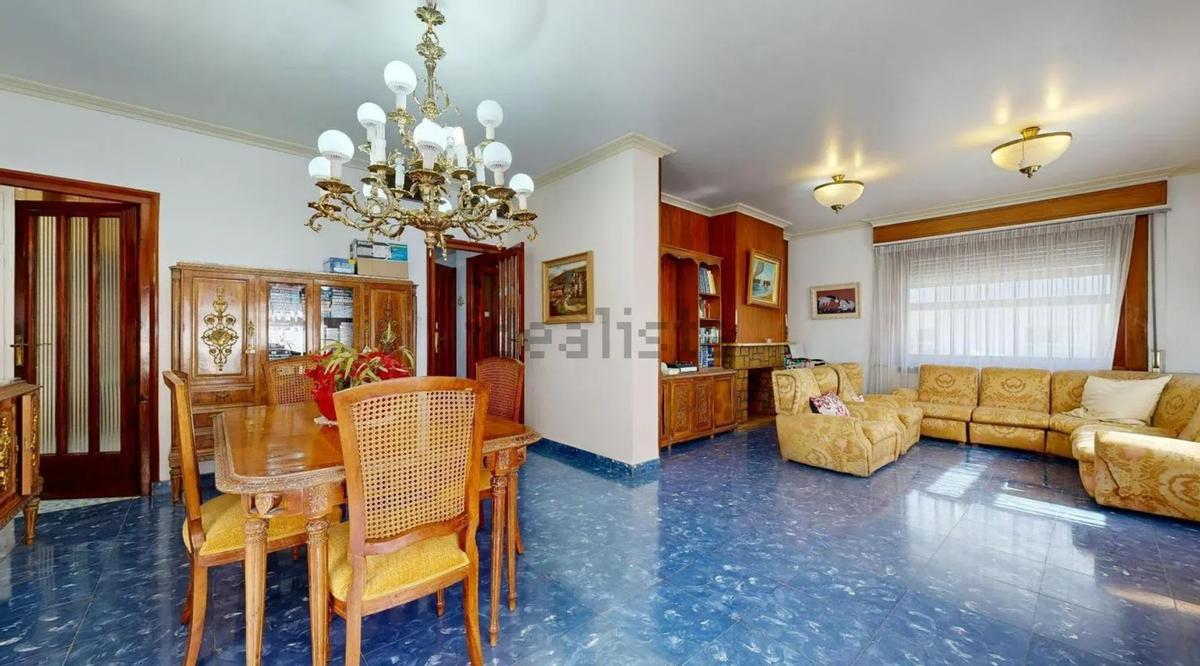 Interior del palacete de Torrent que ha salido a la venta