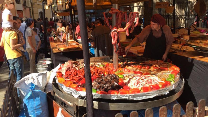 El PP denuncia la falta de control sanitario en el mercado medieval de las Torres de Serranos