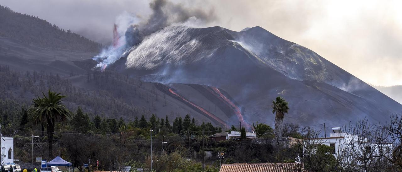 Las nuevas coladas al sur avanzan hacia el océano