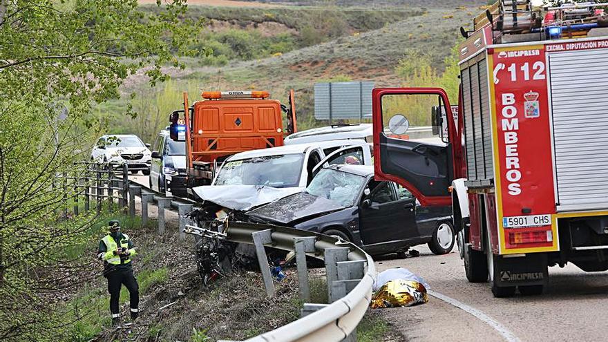 Estado en el que quedaron los vehículos tras el accidente de Soria. |