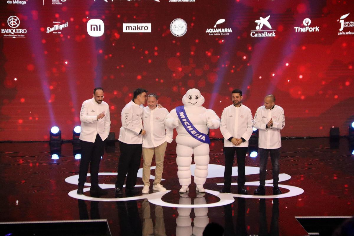 Els xefs dels cinc restaurants guardonats amb dues estrelles Michelin, quatre d'ells catalans i un cinquè capitanejat pel xef català Ramon Freixa