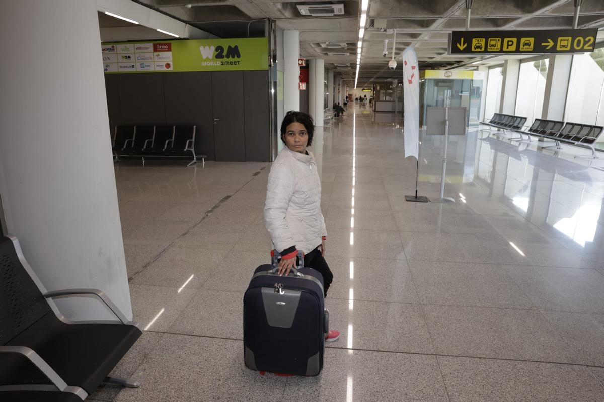 Vivir en el aeropuerto de Palma: "Llevo años sin un hogar, yo solo quiero encontrar un trabajo"