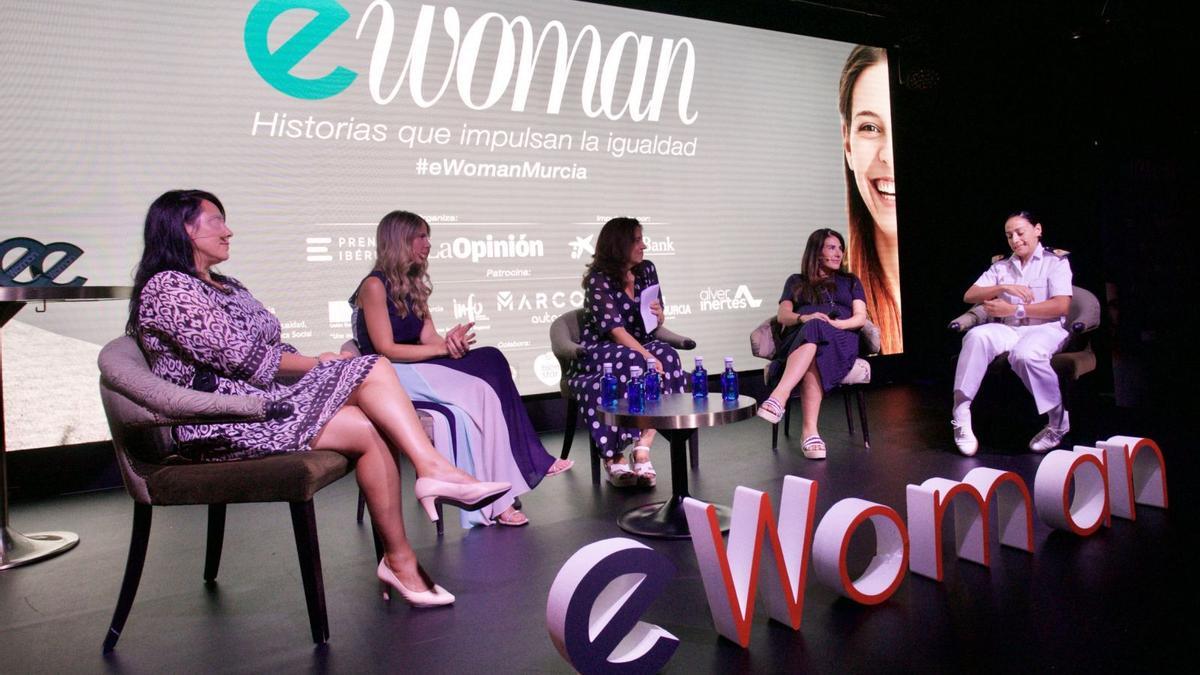Mesa redonda ‘Mujeres de éxito: El talento femenino como motor de impulso social y económico’.