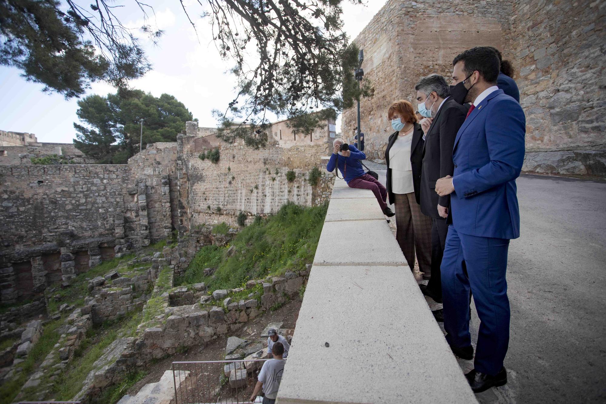 El ministro de Cultura visita el patrimonio de Sagunt.