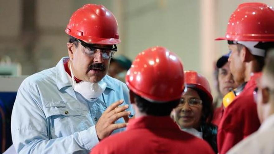 La oposición anuncia su intención de iniciar los trámites para echar a Maduro de la presidencia