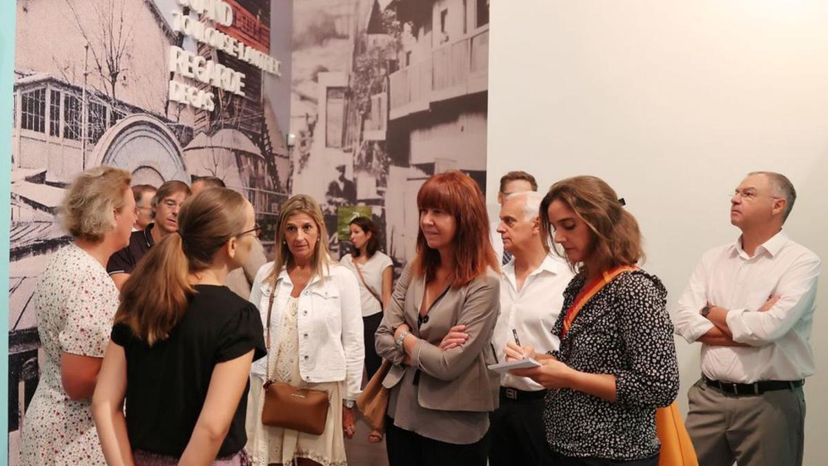 Un moment de la visita a la població occitana. | AJUNTAMENT DE GIRONA