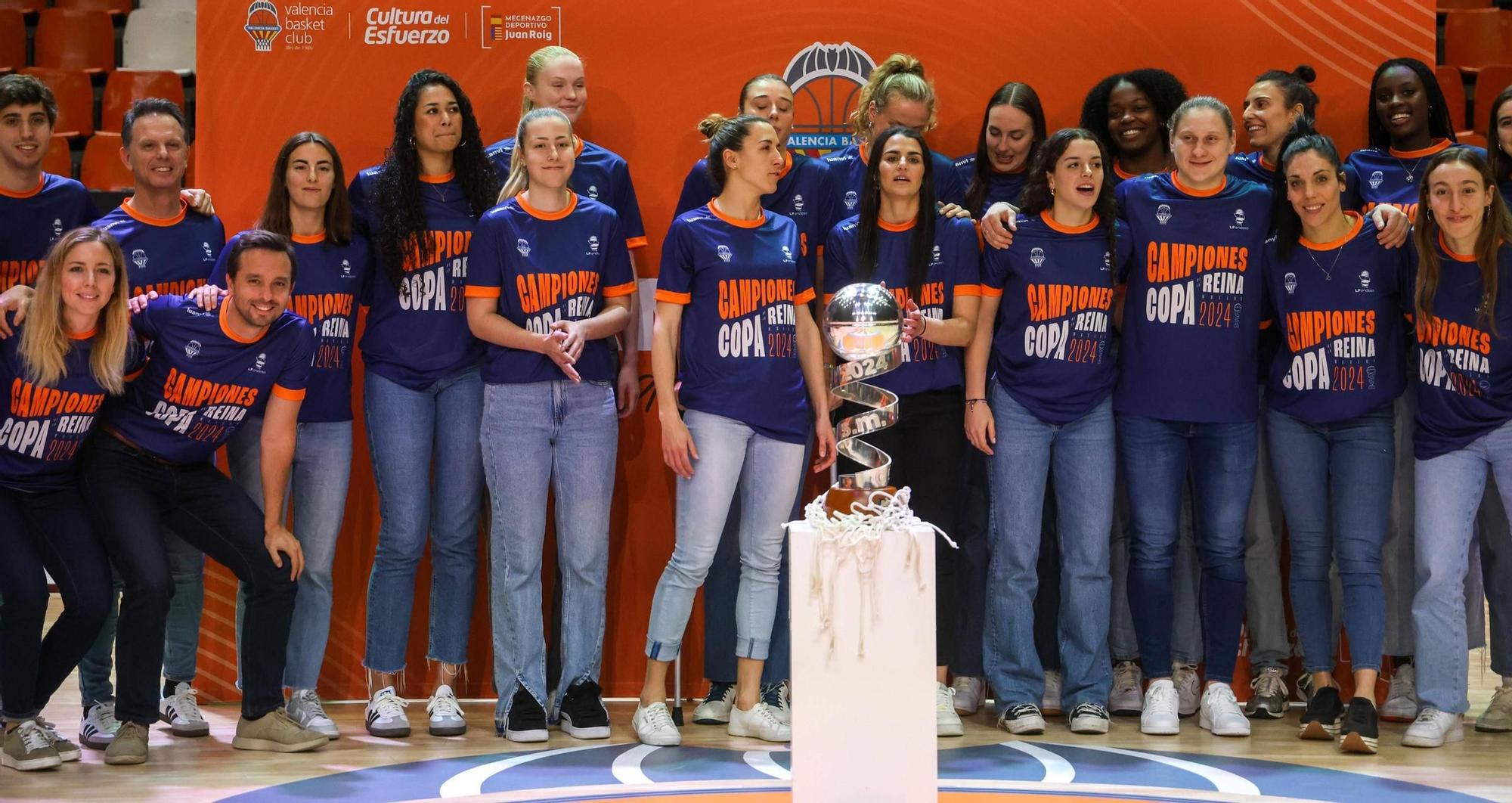 La fiesta llegó a la Fonteta: Así celebraron la Copa de la Reina