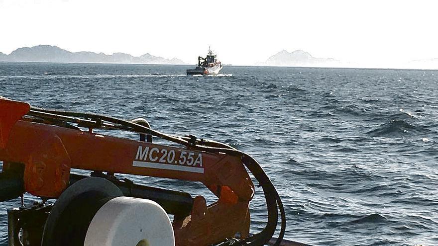 El fuerte viento dificulta la pesca de sardina en Pontevedra a una semana de San Juan