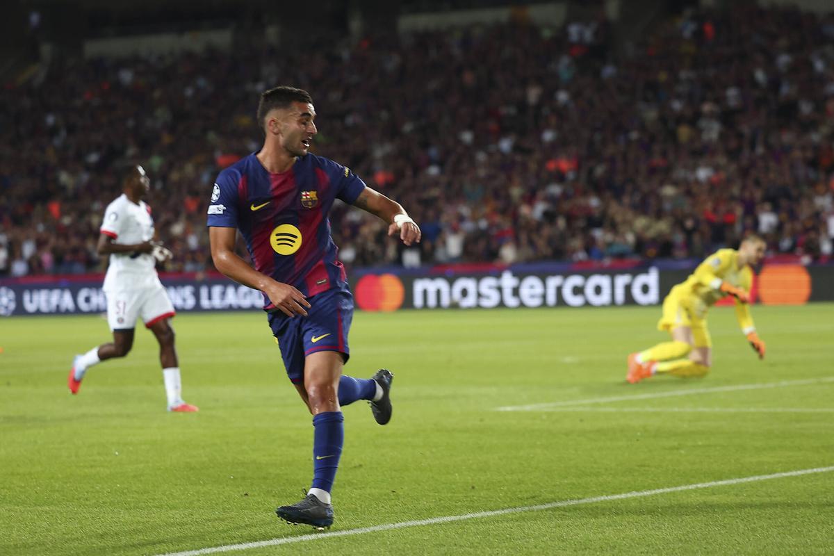 Ferran Torres celebra el gol al PSG