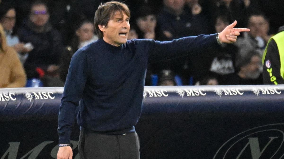Antonio Conte, entrenador del Nápoles