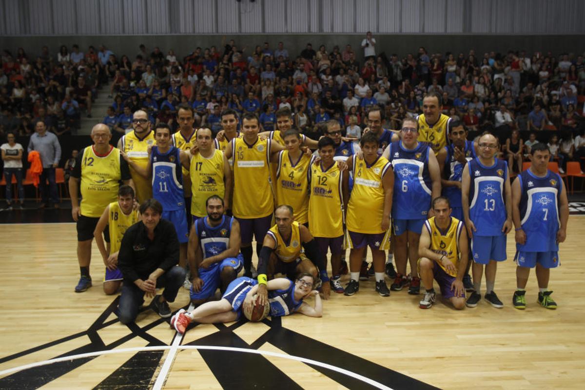 Partido entre los actores de 'Campeones' y el equipo de Burjassot que inspiró la película