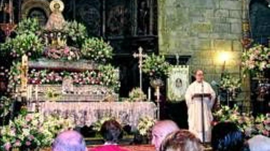 El novenario pone aforo completo en Santa María