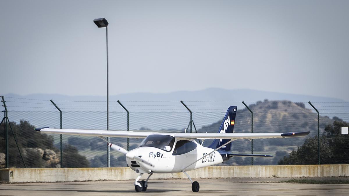Una avioneta, recién aterrizada en el aeropuerto menos utilizado de España.