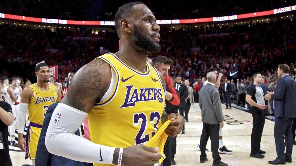 Lebron James tras perder en su estreno con los Lakers.