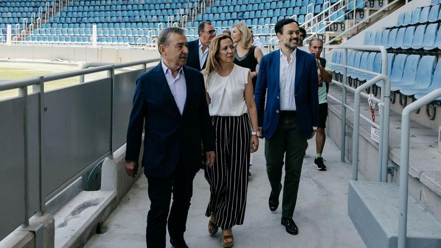 Paulino Rivero, Rosa Dávila y Lope Afonso, en una visita reciente al Heliodoro. | | E.D.