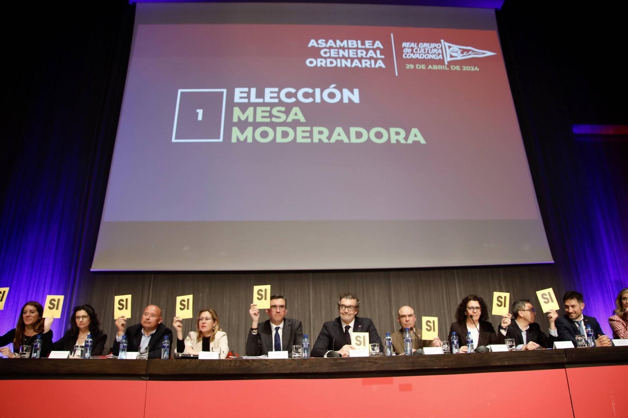 La primera asamblea de Joaquín Miranda como presidente del Grupo Covadonga, en imágenes