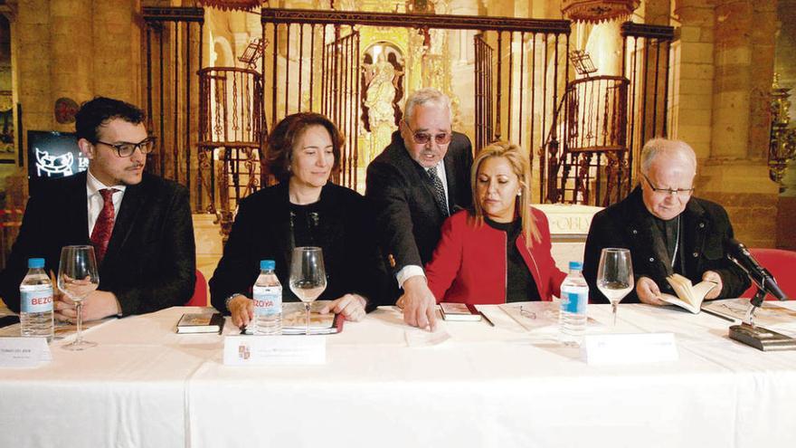 Del Bien, García Cirac, Gonzalo Jiménez, Rosa Valdeón y Gregorio Martínez, durante la presentación de la muestra.