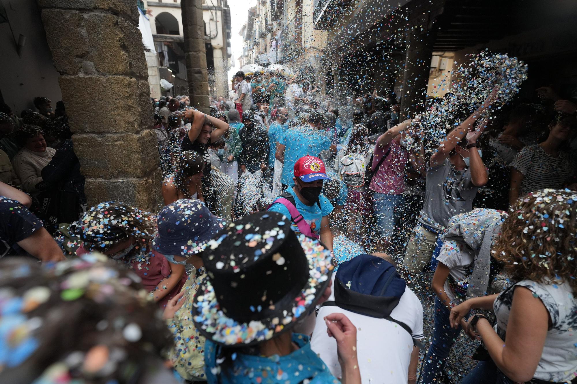 Búscate en el desfile de carrozas y disfraces de l'Anunci de Morella