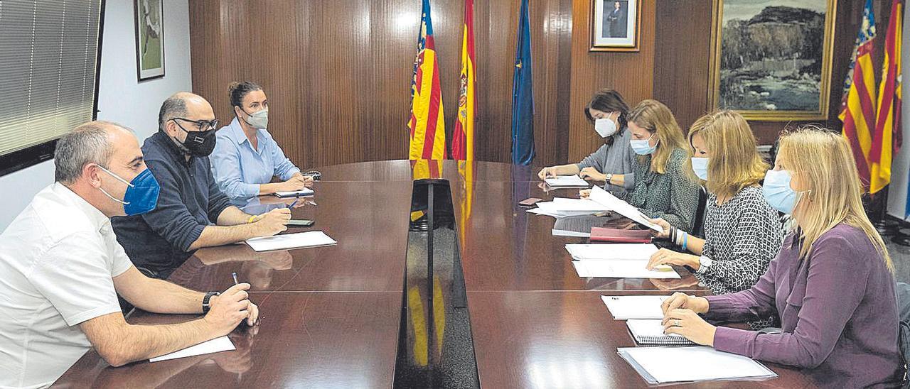 Representantes de la Diputación y de la Universitat Jaume I se reunieron para analizar ambos programas.