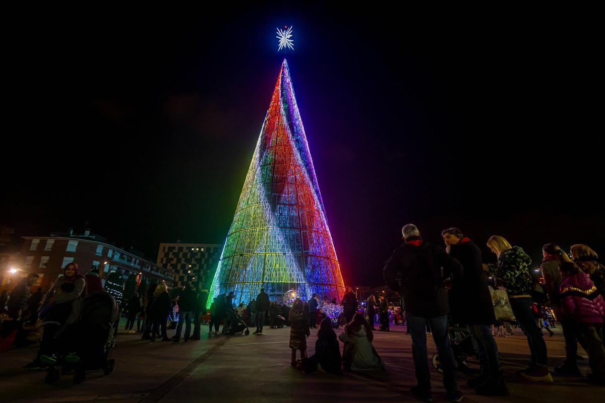 El espectáculo del árbol de Badalona