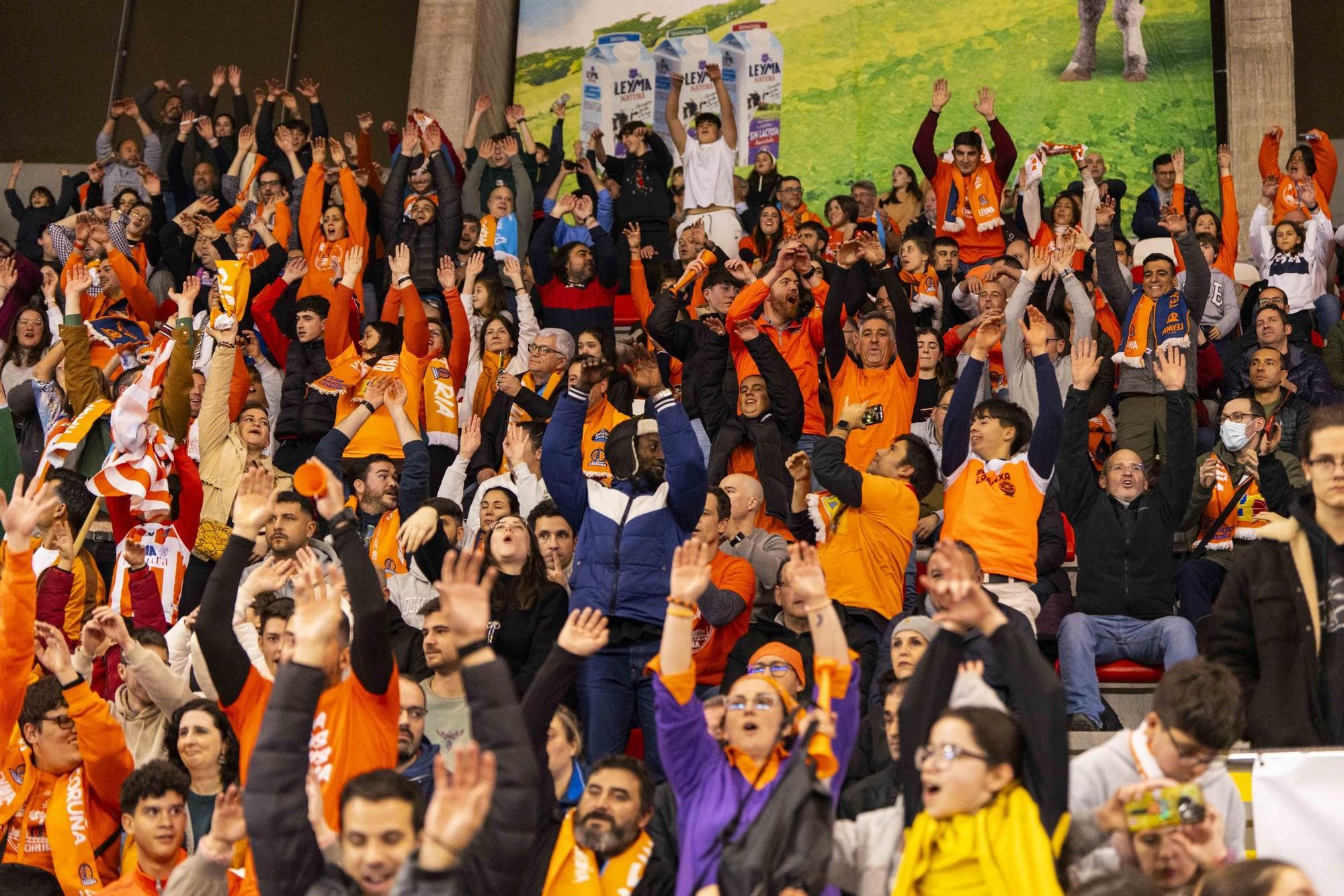 A Coruña respira naranja con el Leyma