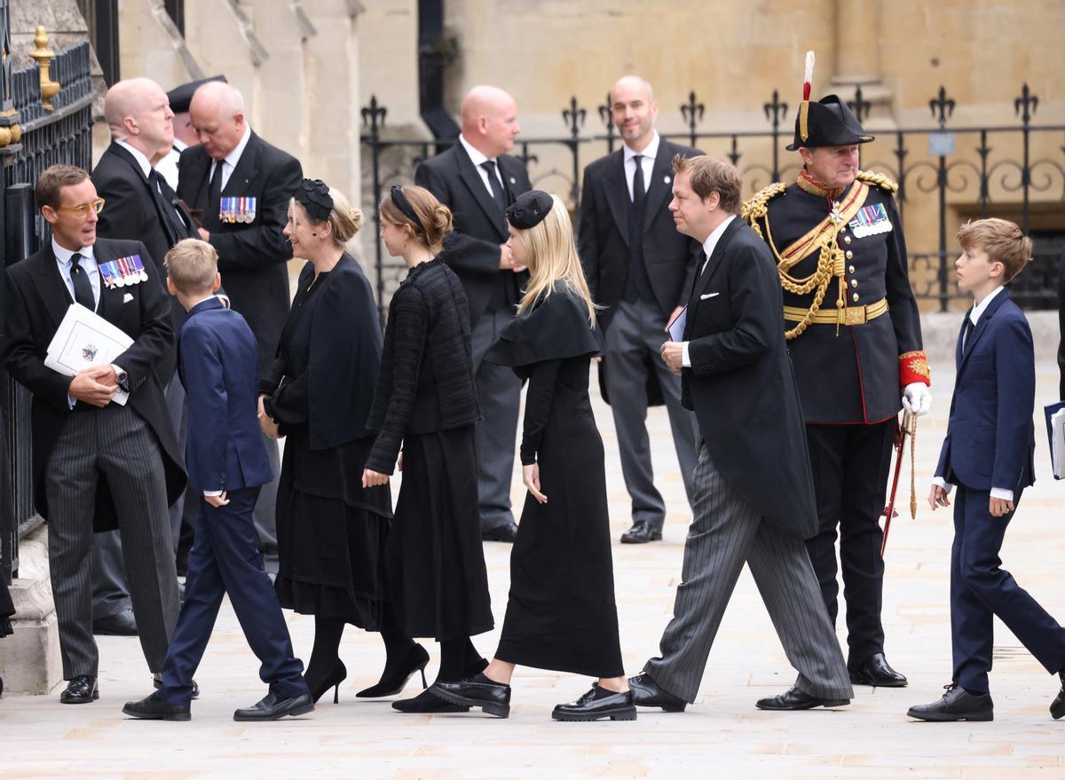 Tom Parker Bowles y su familia, a su llegada al funeral.
