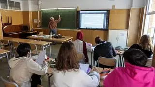 Pantallas táctiles en colegios e institutos para eliminar las pizarras en dos años