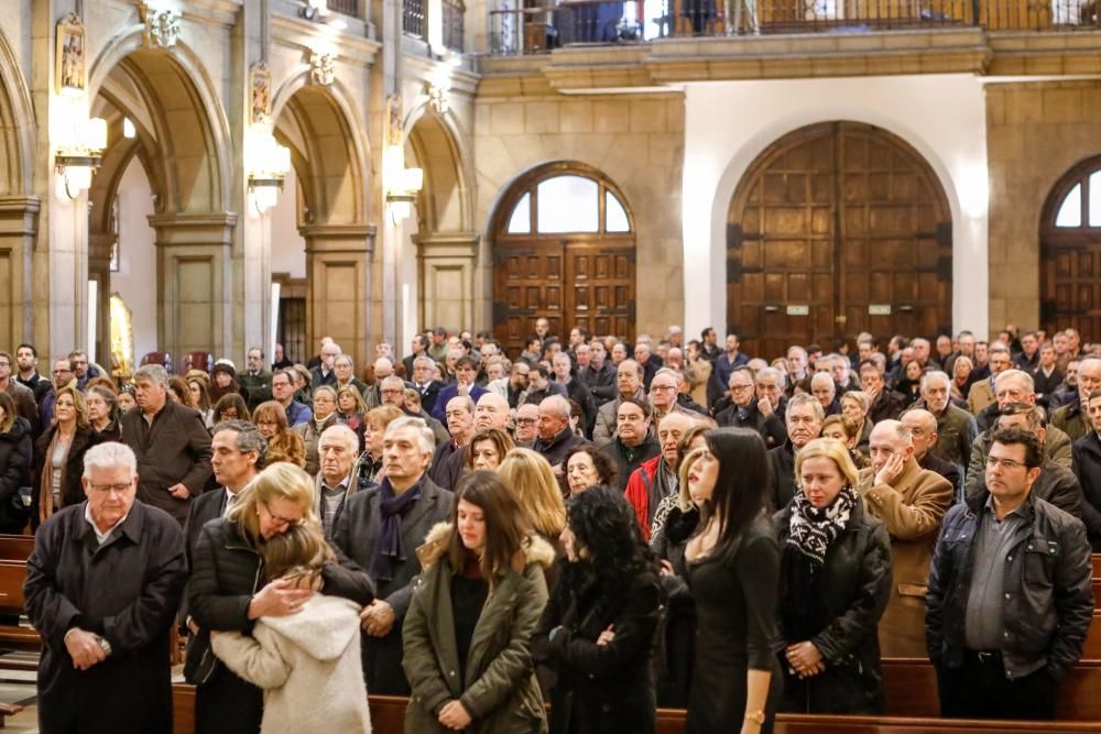 Multitudinaria despedida a Julio Puente