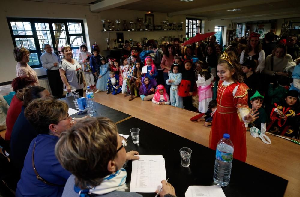 Concurso de carnaval en el Centro Social de La Corredoria