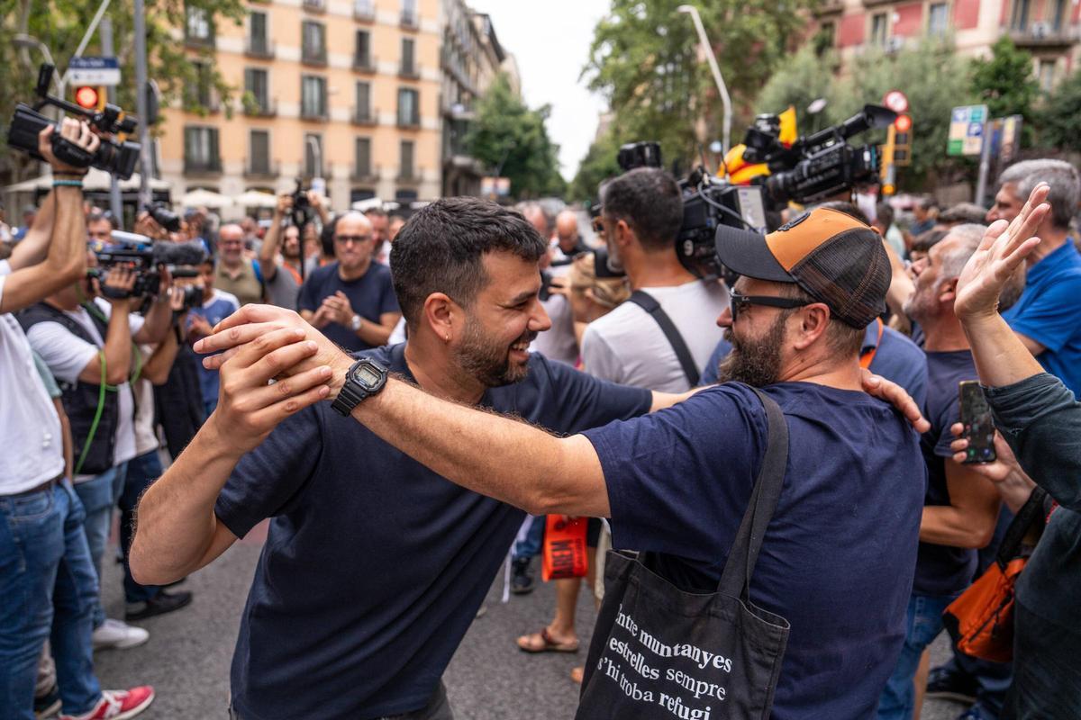 Acto de Omnium Cultural para recibir a Ruben Wagensberg, Oleguer Serra y el resto de personas que se marcharon a Suiza