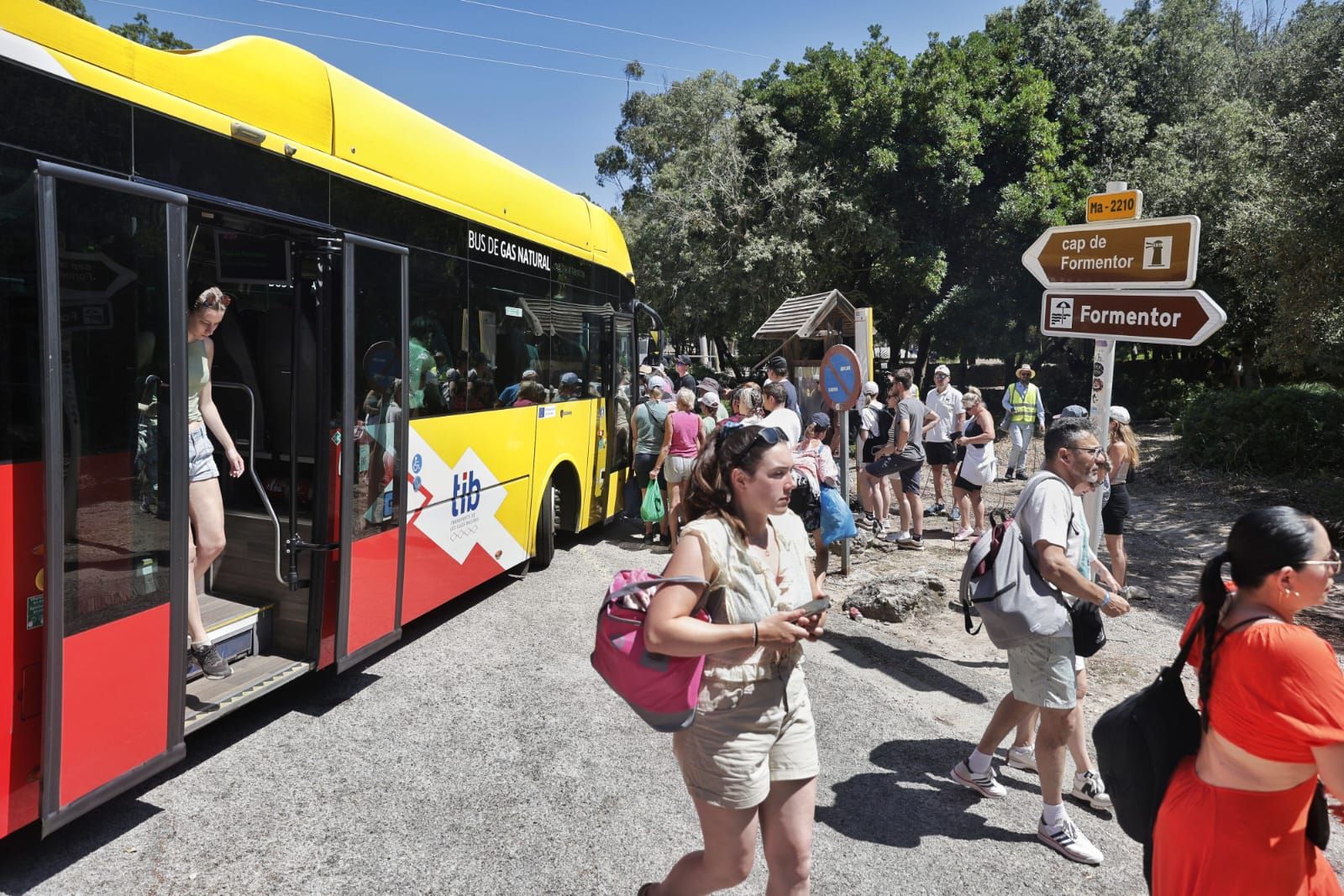 Así está siendo el primer día de restricciones para acceder a la playa y al faro de Formentor