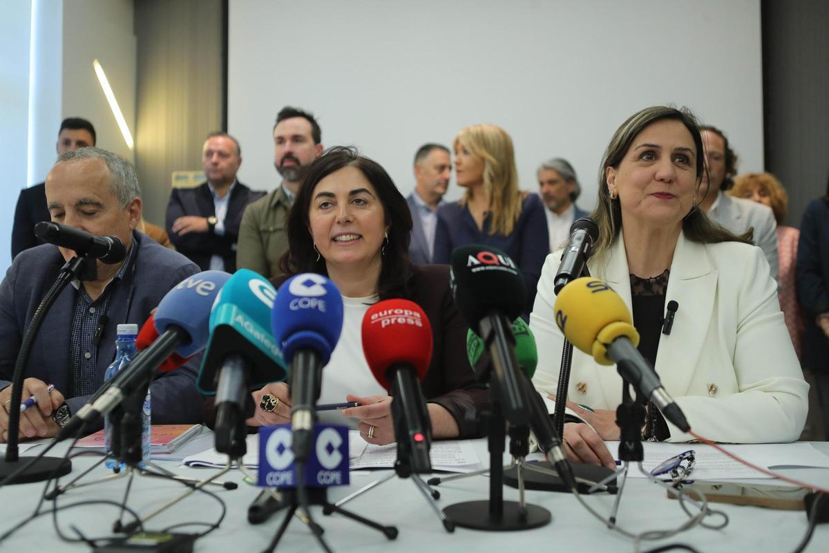 Elena Candia y María Reigosa durante la rueda de prensa posterior a la presentación de la moción de censura.