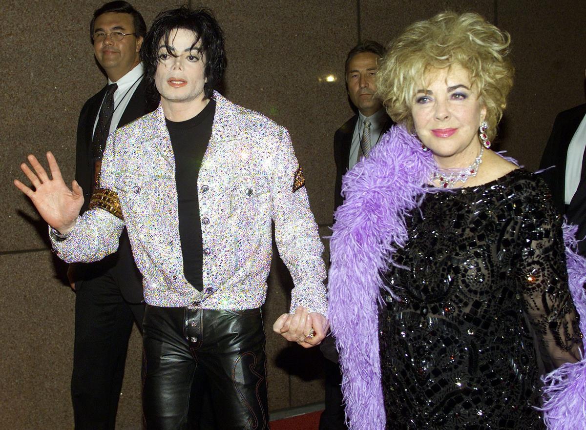 Elizabeth Rosemond Taylor, también conocida como Liz Taylor, junto a Michael Jackson.