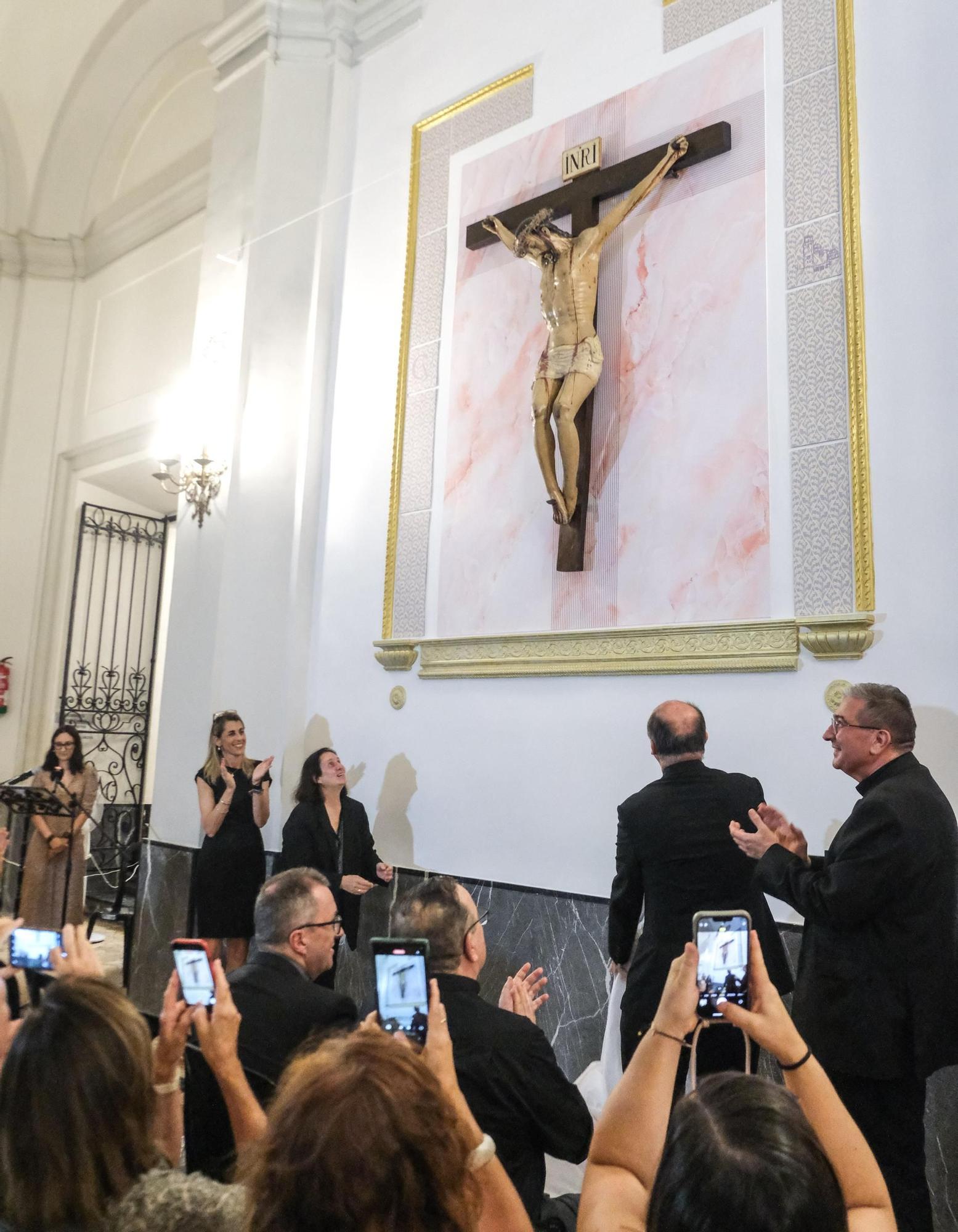 Así ha sido la presentación y bendición del restaurado Cristo de la Vida de Crevillent