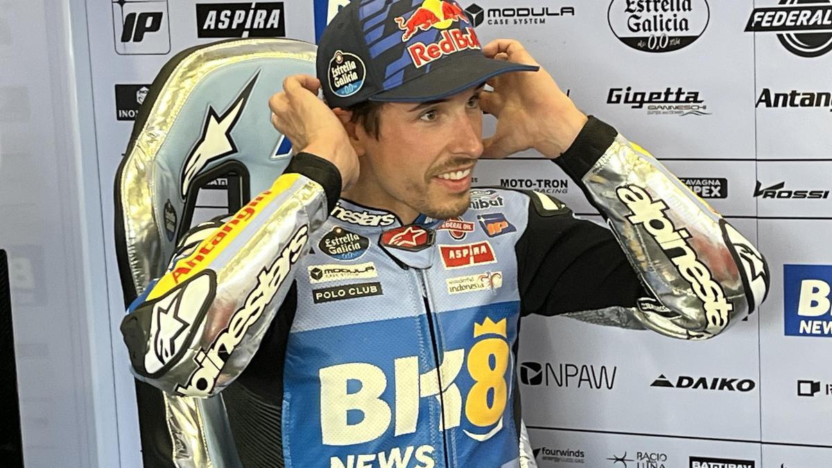 Àlex Márquez (Ducati) celebra liderar la tabla de tiempos en el primer día del GP de Inglaterra.