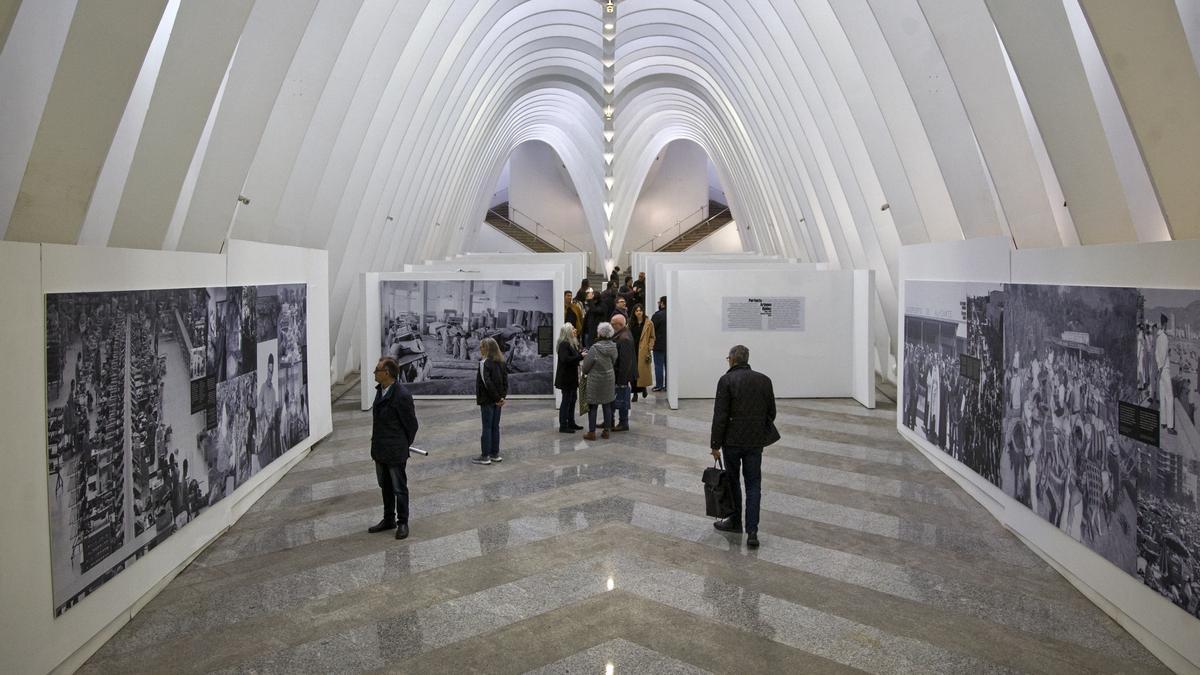 Muestra fotográfica de Perfecto Arjones en la Llotja de Sant Jordi de Alcoy, que puede verse hasta el 26 de marzo.