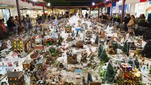 La impresionante maqueta que recrea una ciudad navideña de cuento.